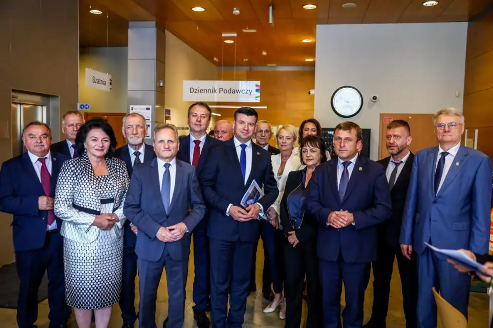Wotum zaufania i absolutorium dla władz województwa i powiatu