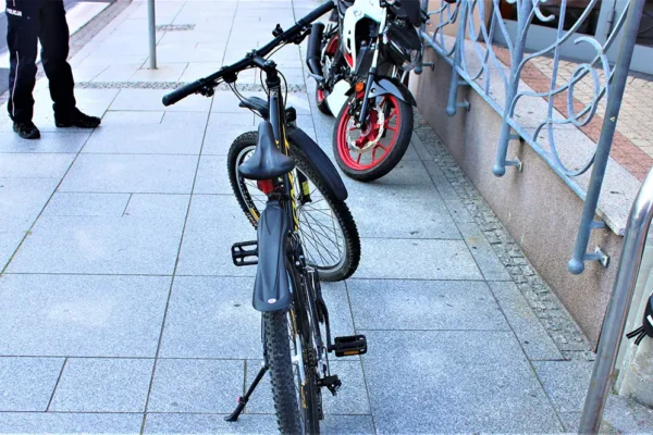 Wypadek w Kętach: 12-latek wjechał rowerem przed motocyklistę