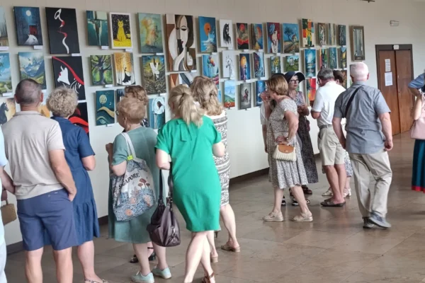 Wernisaż „Nowe horyzonty” w Oświęcimskim Centrum Kultury – prace uczestników zajęć malarstwa akrylowego