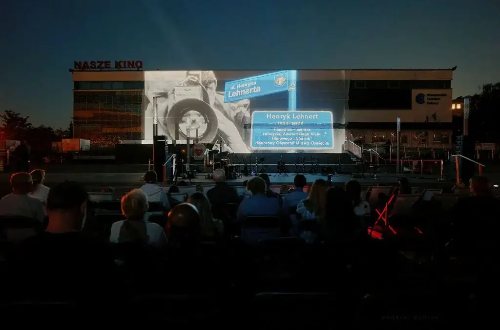 Święto Miasta w Oświęcimiu: filmowe pokazy i koncert na fasadzie OCK