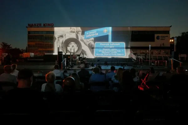 Święto Miasta w Oświęcimiu: filmowe pokazy i koncert na fasadzie OCK