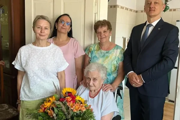 Setne urodziny mieszkanki Brzeszcz – życzenia od burmistrza