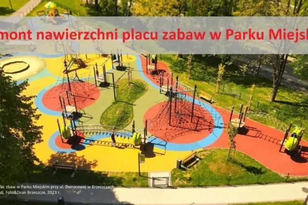 Plac zabaw w Parku Miejskim w Brzeszczach zamknięty na czas remontu nawierzchni