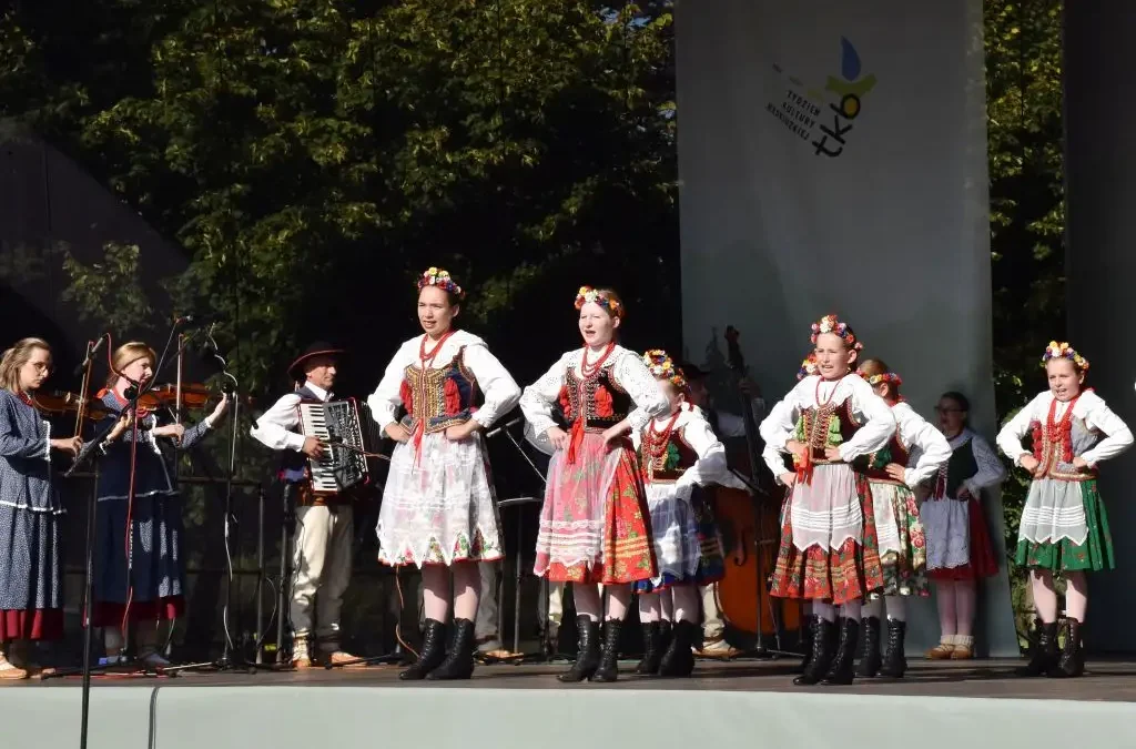 63. Tydzień Kultury Beskidzkiej: Zespoły z Polski i Świata na Scenie w Oświęcimiu