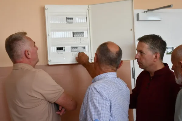 Nowa instalacja elektryczna i odświeżone wnętrza w szkole w Nowej Wsi