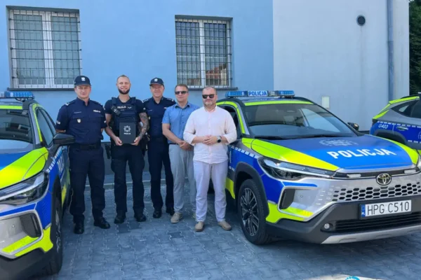 Nowy radiowóz dla policji w Kętach – Toyota Corolla Cross już w służbie
