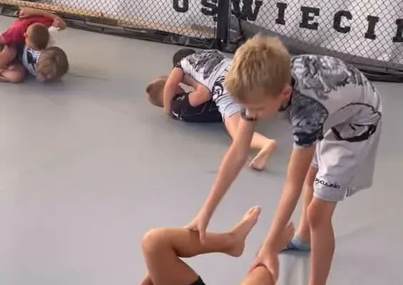 Pierwszy dzień Skillz Grappling Camp Kids za nami – dzieci trenują BJJ w Oświęcimiu