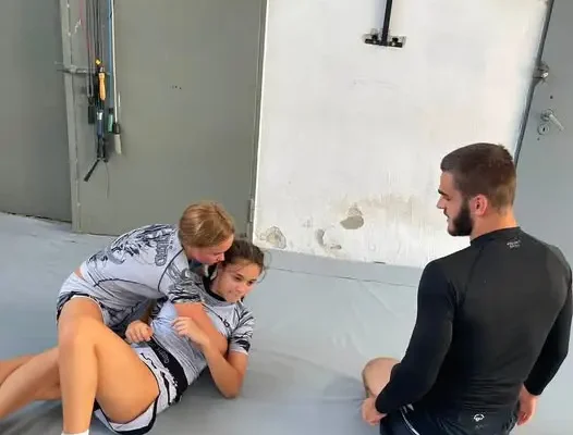 Dziecięce obozy Jiu-Jitsu w Oświęcimiu: treningi, integracja i rozwój bez telefonów