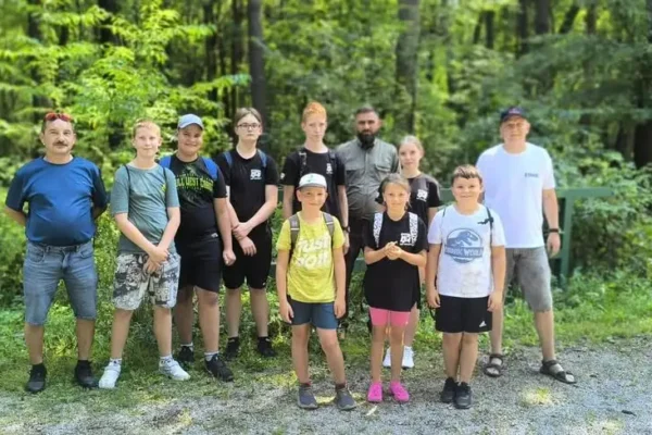 Młodzieżowa Drużyna Pożarnicza z wizytą w OSP Kuźnia Raciborska i na terenach po pożarze lasu