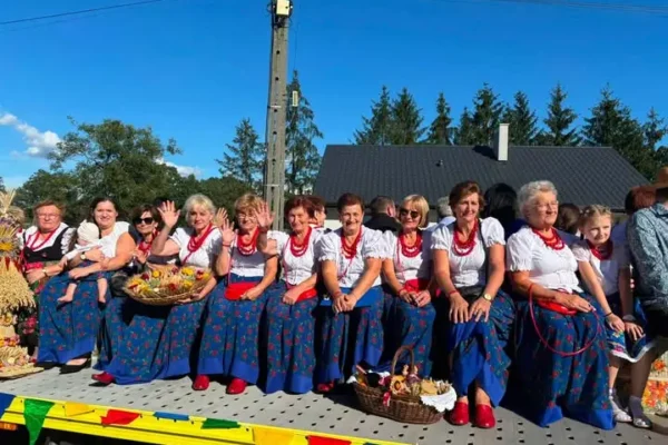 Dożynki w Pławach: podziękowania za plony i wspólna zabawa