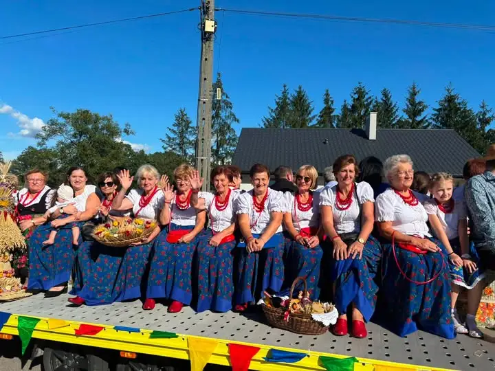 Dożynki w Pławach: podziękowania za plony i wspólna zabawa
