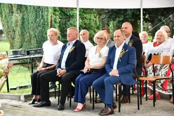 Dożynki sołeckie w Dworach Drugich: podziękowania za plony i wspólna zabawa