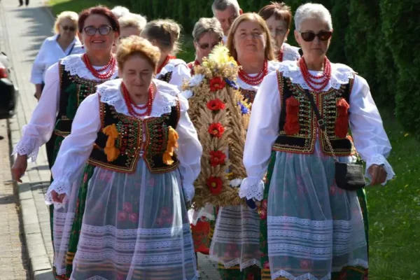 Dożynki w Piotrowicach: podziękowania za plony i wspólna zabawa