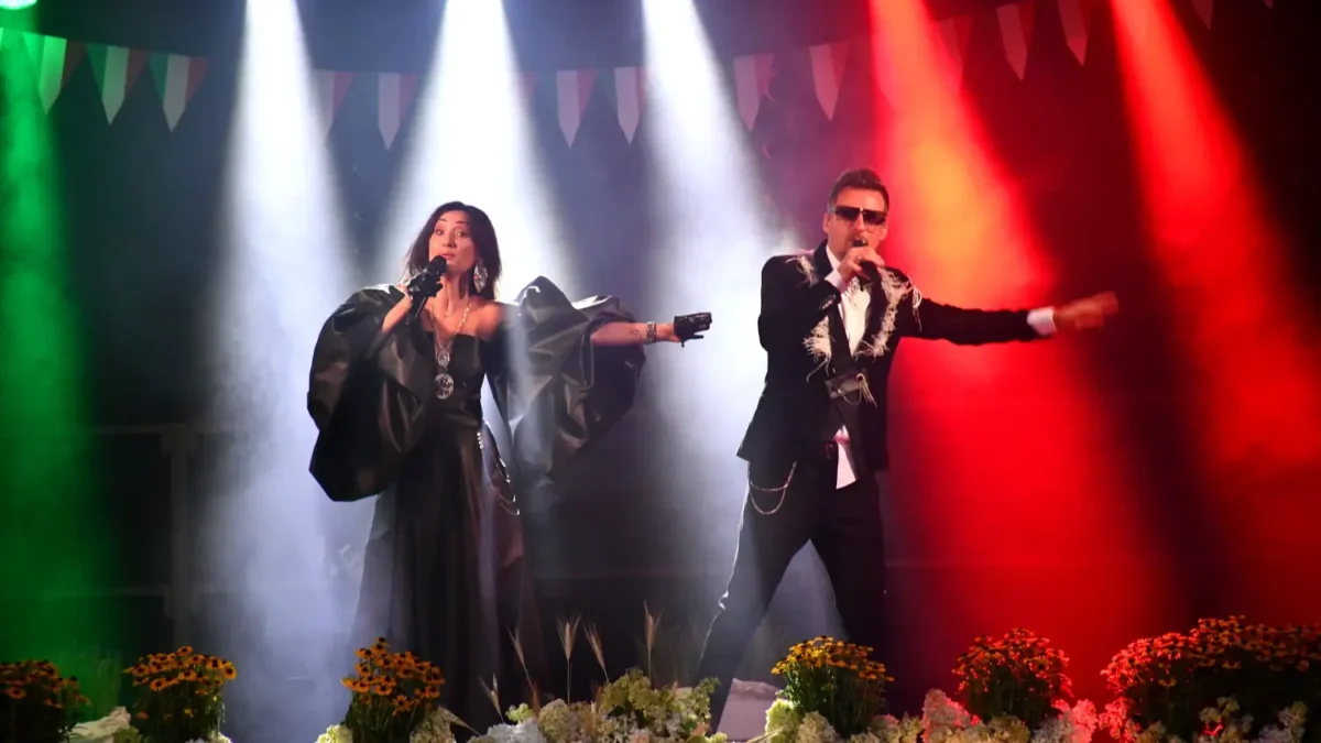Dzień włoski na kęckim Rynku: maski, warsztaty i koncert An Dreo e Karina