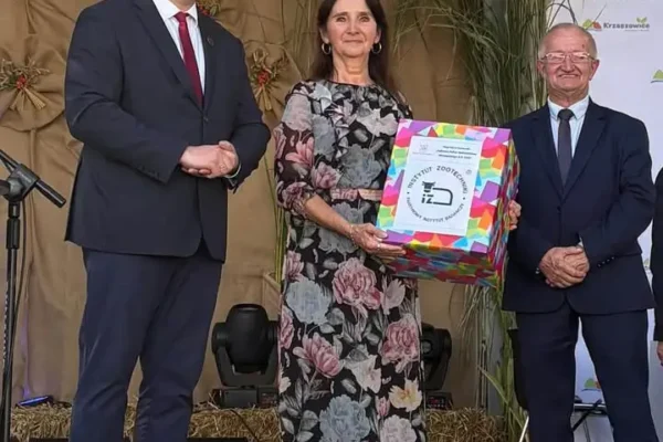 Sołtyska Broszkowic uhonorowana podczas spotkania w Zalesiu