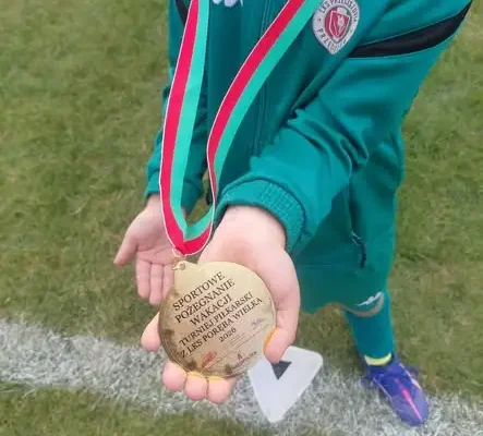 Sportowe Pożegnanie Wakacji: Skrzaty z Przeciszowa bawiły się w LKS Poręba Wielka