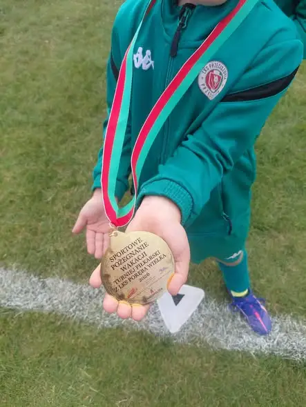 Sportowe Pożegnanie Wakacji: Skrzaty z Przeciszowa bawiły się w LKS Poręba Wielka