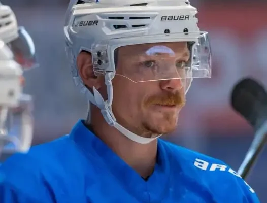 Rihards Marenis kontuzjowany. Kapitan Unii Oświęcim poza lodem 4-6 tygodni