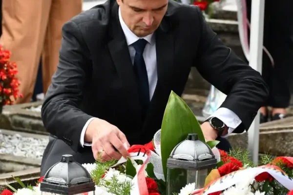 Oświęcim: grób Leopoldyny Staweckiej oznaczony znakiem pamięci „Tobie Polsko”