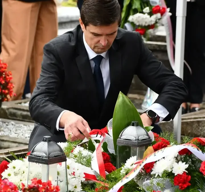 Oświęcim: grób Leopoldyny Staweckiej oznaczony znakiem pamięci „Tobie Polsko”
